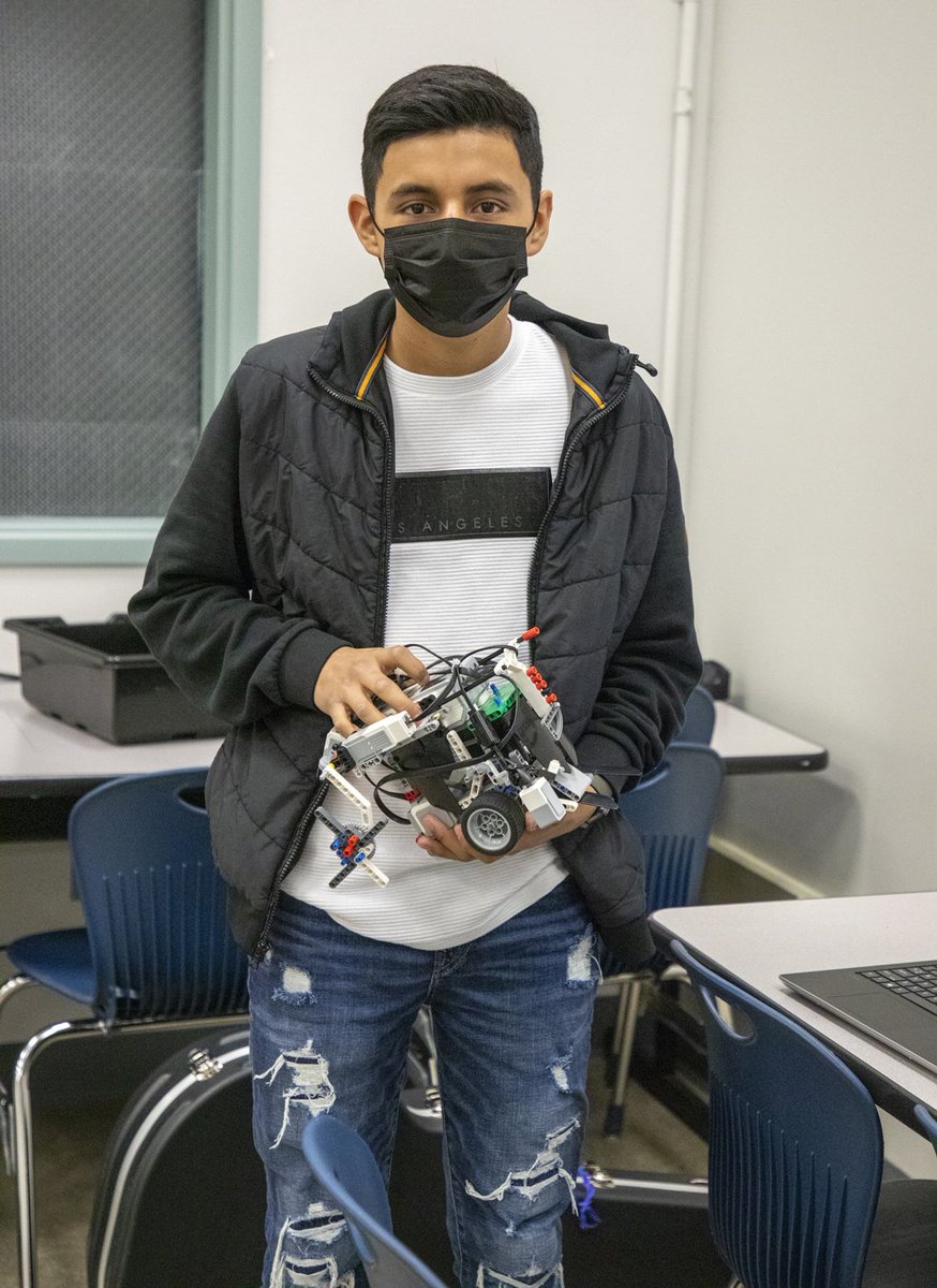 FWPS210's tweet photo. At TAF@Saghalie, scholars in Sam Rise’s Intro to Robotics competed in a sumo tournament with LEGO EV3 robots they built and programmed! Students learn industry skills at this class, which is part of our Engineering, Manufacturing, and Technology CTE pathway. 
#FWPSCTE #STEM https://t.co/PUm2jD9CkK