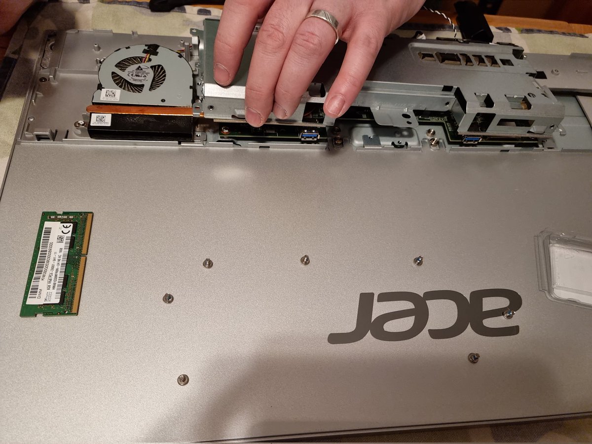 Stickytarts's tweet photo. Being a useful type, @kevlaar76 has just upgraded my RAM from 8 to 16 gig. Hopefully, this will stop it from going into chugging mode when I'm trying to work. He has also decided there should be a new hashtag #HusbandsofTwitter https://t.co/SW8B6nnxZY