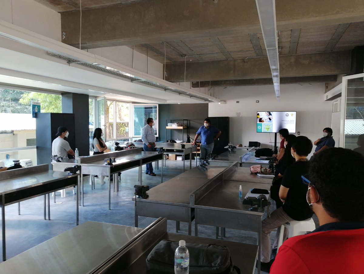 Dianalepio's tweet image. 🏗️📆📝🍎#LeedLab2 #Leadership  
Iniciamos el sabado pasado con la sesión 01, de la segunda cohorte de #LEEDLab @UDBelsalvador, con la participacion de estudiantes egresados para seminario de graduación, que aprenderán los conceptos de construcción sostenible aplicando LEED.

+