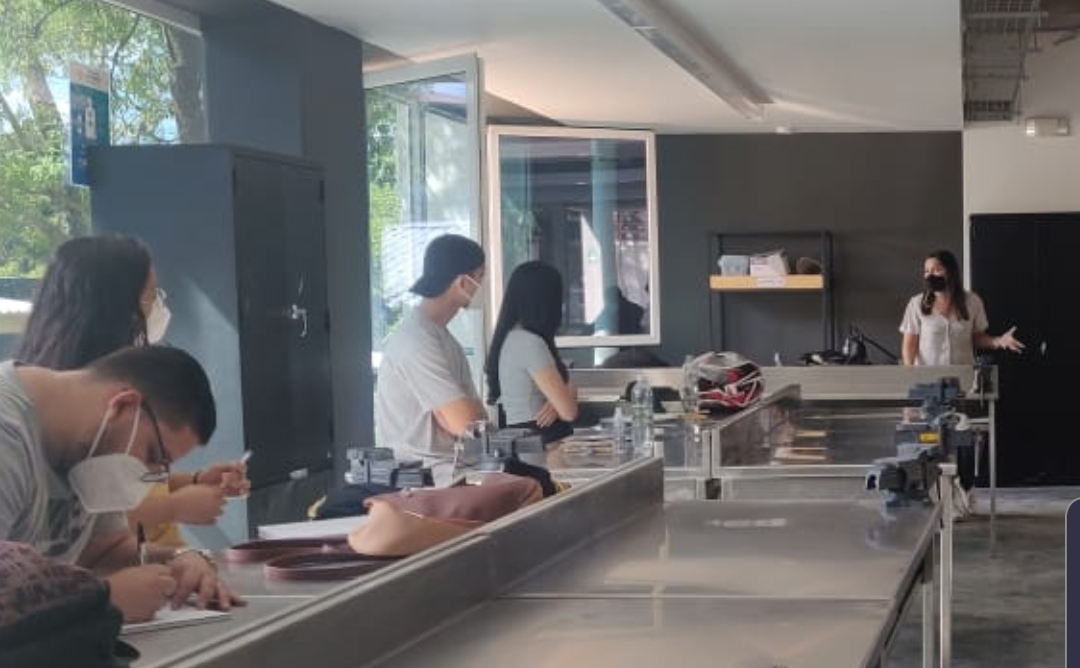 Dianalepio's tweet image. 🏗️📆📝🍎#LeedLab2 #Leadership  
Iniciamos el sabado pasado con la sesión 01, de la segunda cohorte de #LEEDLab @UDBelsalvador, con la participacion de estudiantes egresados para seminario de graduación, que aprenderán los conceptos de construcción sostenible aplicando LEED.

+