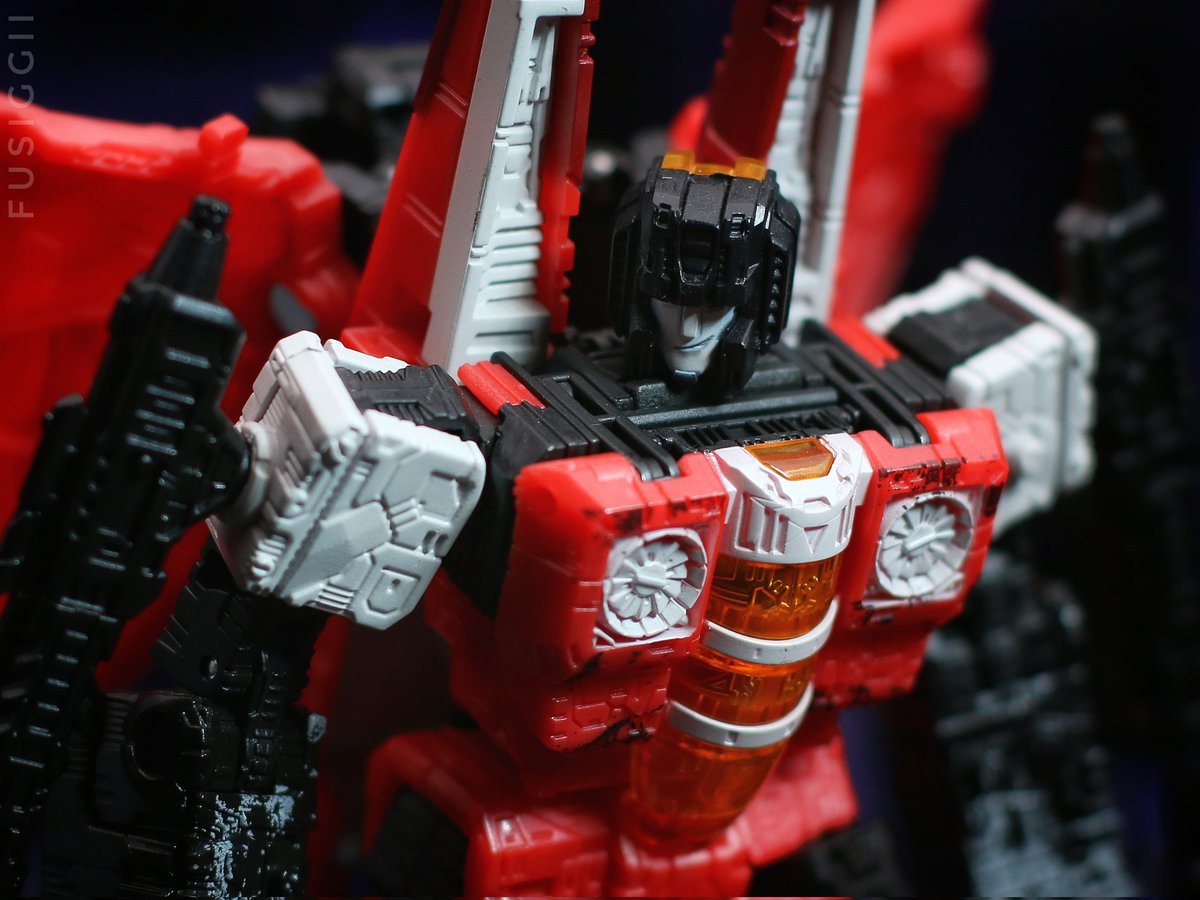 fusiggi's tweet photo. That smirk!
🔴 Generations Selects Red Wing
#transformers #toyphotography #takaratomytoys #transformersselects #decepticons https://t.co/stwWb1t4XN
