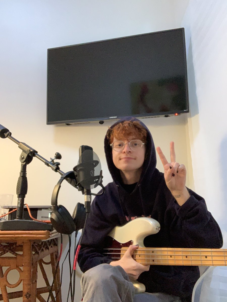 CAVETOWN's tweet photo. music !!!!!!!!!!!!! https://t.co/WfPKYMmi0e