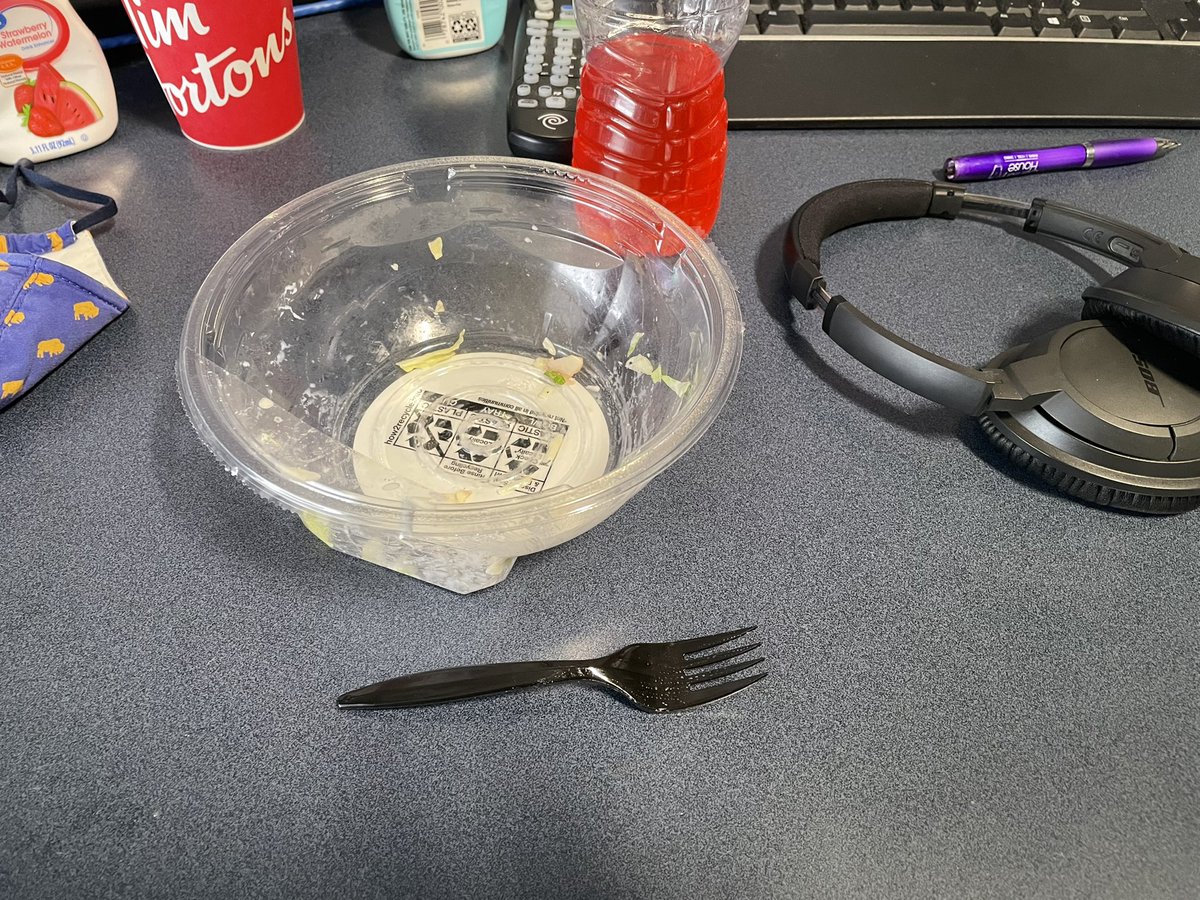Davebluefields's tweet image. I got the tiniest fork with my salad today. I felt like a giant at lunch! #tinyfork