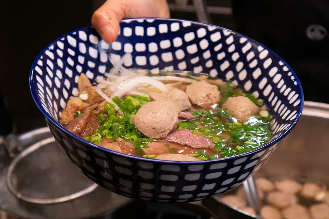 Join Mai Nguyen and learn to make your own #BeefPho, at home. Mai's popular Pho class starts with the broth, which you'll make in an #instantpot so it's ready to eat for your dinner. Register here 💻 buff.ly/3fQta1P 
#onlineCookingClasses #yegdFood #YYCfood
