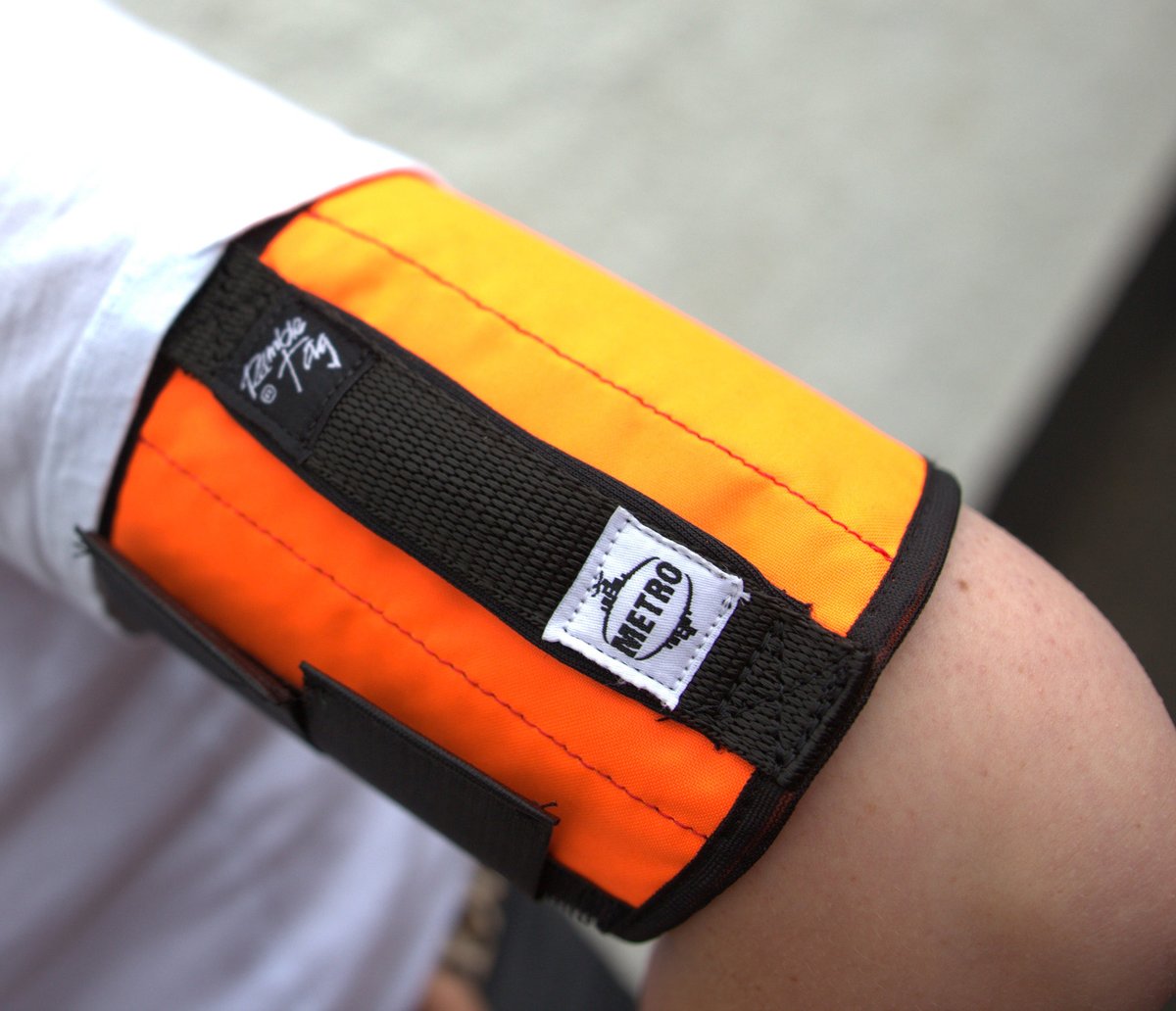rambletag's tweet photo. The Metro Tag #rambletag is enjoyed as a compact , contactless guidance tool.  This one has a flat padded handle, rather than the loop handle.  Ideal for stuffing in a pocket when not in use. #GuidanceAid #Mobility #orientation #Teachers #assistance #Disability #BLIND #VIP https://t.co/lIYKqBgieB