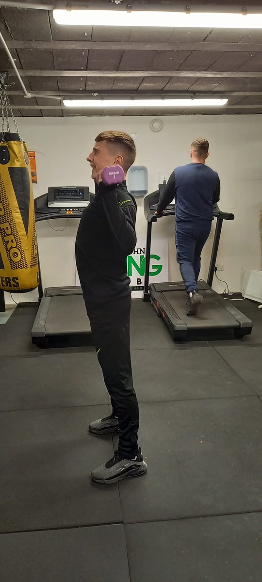 limerickyouth's tweet photo. Cardio, stretch and using weights correctly were all part of the Monday night fitness session with the boys from #Irishtown #GYDP &amp; #Garryowen Youth Together Project🏋‍♂️ No better way to start the week! 
#limyouth #lys @ywirl @garryowencdp @LimClareETB https://t.co/kGBAkwpOkx