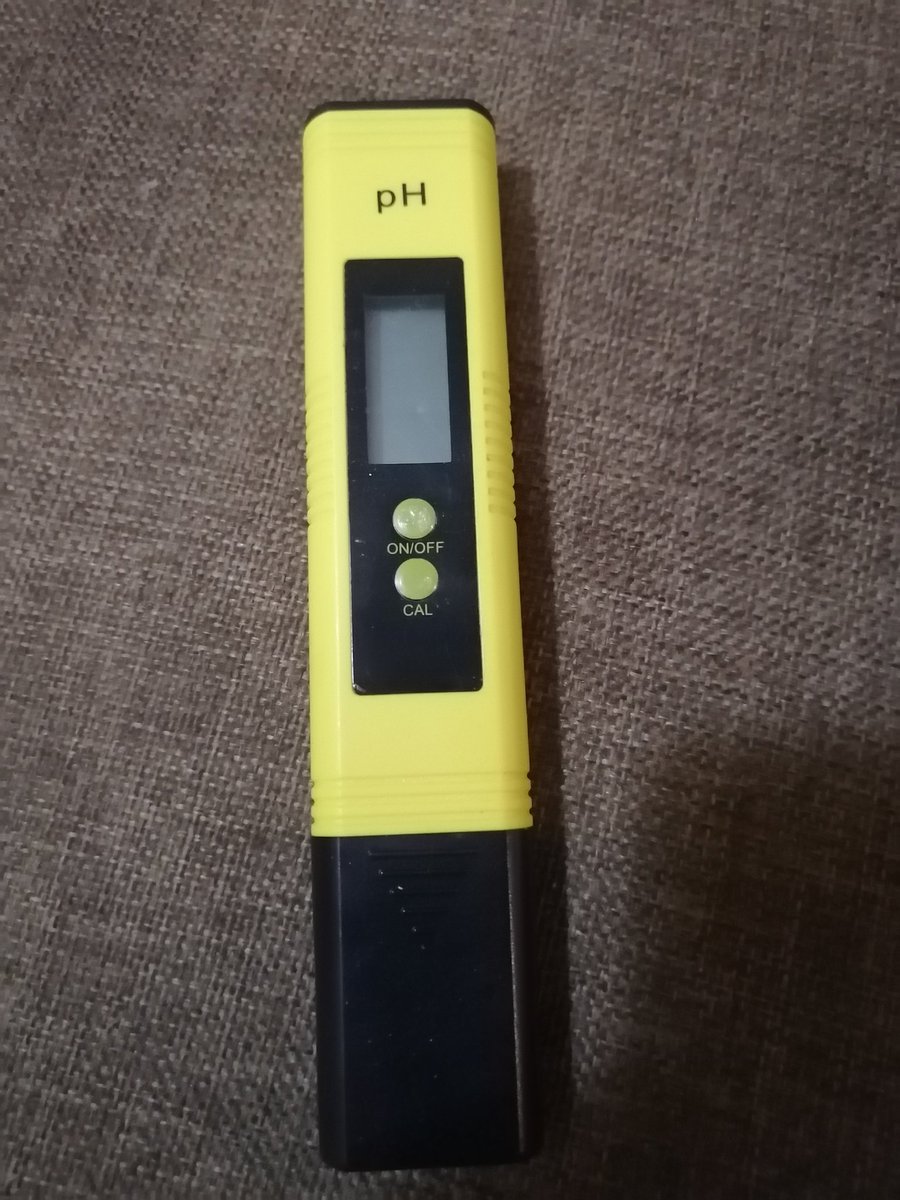 Nhasi ma "Citizen"  ndorara iripasi pe pillow pH meter yangu na 5 am kune Smart Farming Hydroponics #CCC , #TeamYellow
