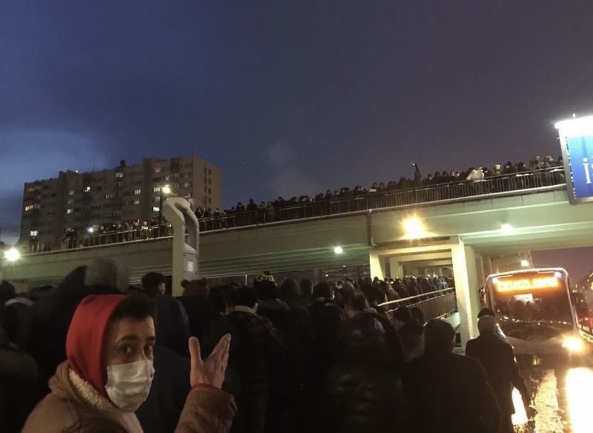 İBB’nin sözde ve geçici başkanı <a href="/ekrem_imamoglu/">Ekrem İmamoğlu</a> , bu nedir? Ya senin haddine mi İstanbul’un sakinlerini bu hale sokmak. O kadar samimiysen bu soğukta bu sıralara sen gir Bay Ekrem. Rahatından taviz vermeyen ve İstanbulu / İstanbulluyu bitiren Bay Ekrem.