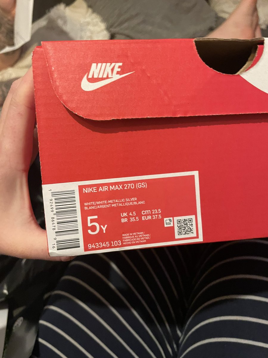 cclw_xx's tweet photo. @Footasylum_Help my other half ordered me Ugg’s, opened the bag and these deffo are not Ugg’s nor are they even the same size 😩😩😩 https://t.co/ucKCjKpu5E