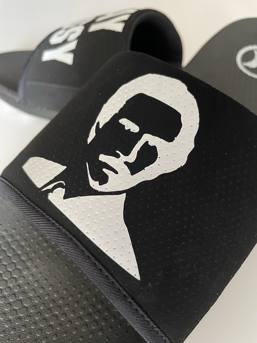 Lindens_Customs's tweet photo. Custom Slides ! #youstayclassysandiego #ronburgundy #hurley #slides #customshoes https://t.co/0PFmwPpmlV