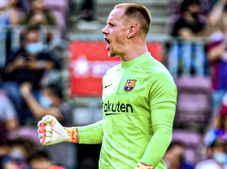 GxldeMessinho's tweet photo. ¿Aceptarías un trueque Donnaruma - Ter Stegen?
❤️: Sí 
🔄: No https://t.co/sECBvpG8Aw