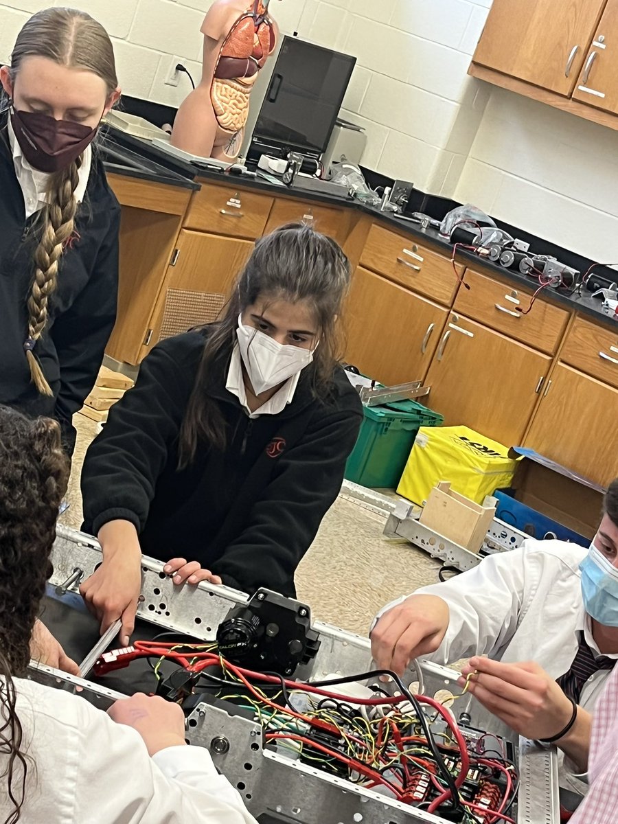FRC4456's tweet photo. Starting the week off strong 💪💪💪 already done so much work 🔥🔥🔥 https://t.co/p47FWVlqKT