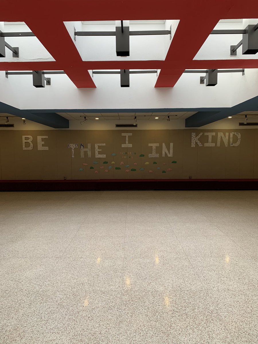 meldeag's tweet photo. Thank you to the TOIS art club for helping create our GKC display! #kindnessmatters #GreatKindnessChallenge @sel_spartan @SELCoachConti https://t.co/qme9wCRk2u