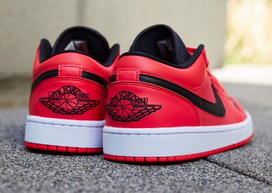 TheClosetInc's tweet photo. DM PURCHASE RAFFLE 
Women's Air Jordan 1 Low "Siren Red" 
$120.00 CAD 

To qualify you must RT this post and DM us your size and email. You must have a customer account/be following @TheClosetInc 

We will have multiple raffles so please be specific when entering! https://t.co/FcSOnQBE33