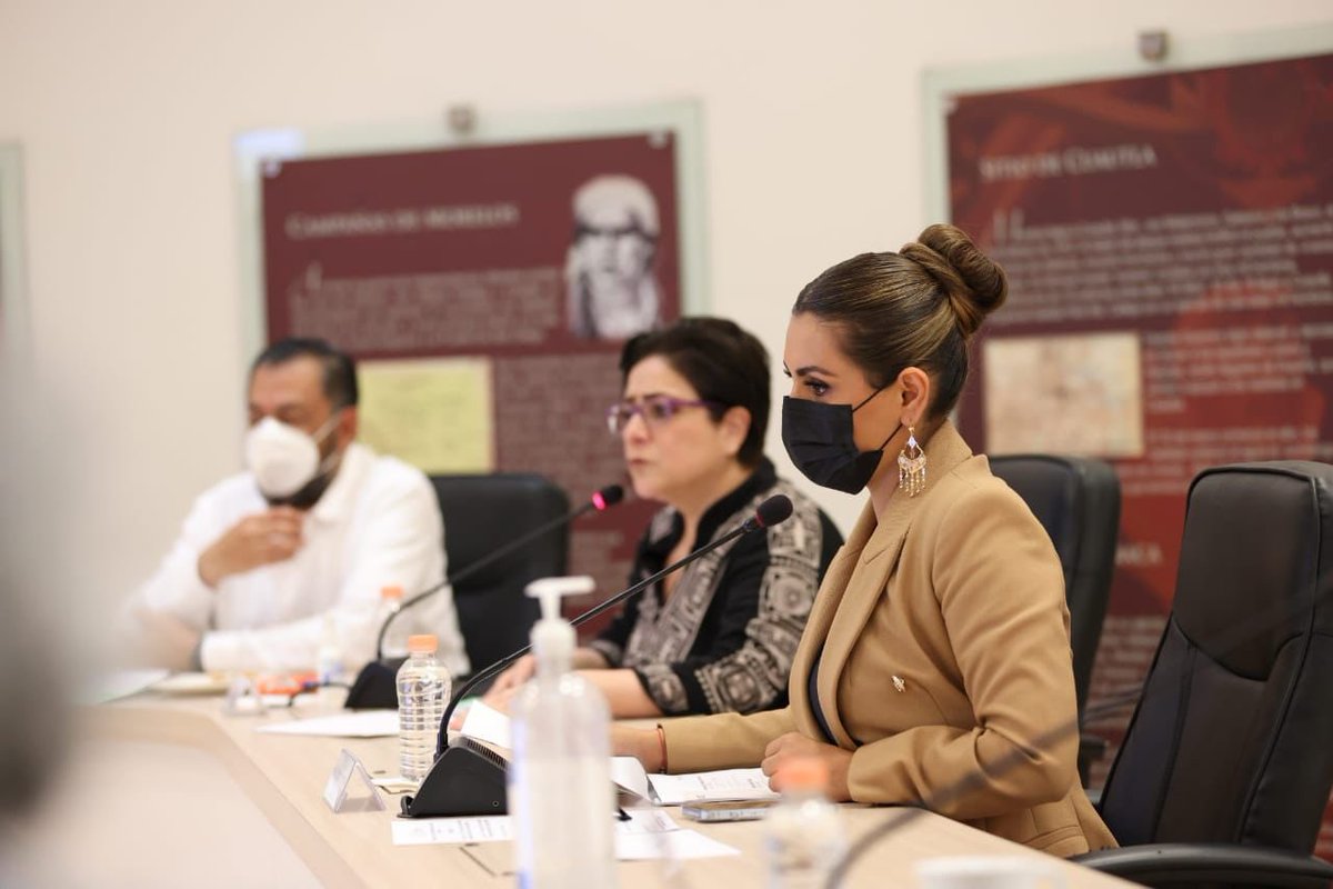 EvelynSalgadoP's tweet photo. Recibimos en #Guerrero a la titular de la @CNPC_MX , @laualzua, con quien damos seguimiento a las instrucciones del Presidente @lopezobrador_ , para brindar el apoyo necesario en las zonas que registraron mayores daños a causa del sismo del pasado 7 de septiembre de 2021. https://t.co/ZlhYxhZwWf