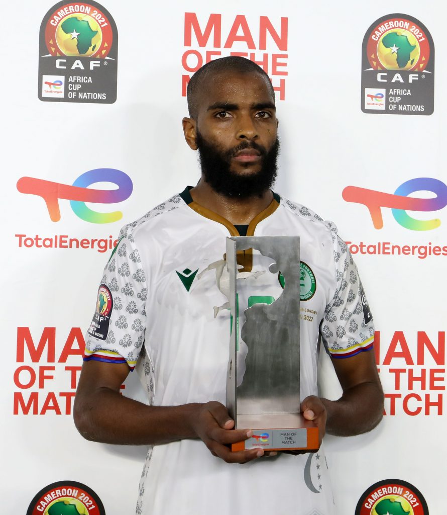 ComorosFootball's tweet photo. #CAN2021 Le buteur des Cœlacanthes Youssouf Mchangama a été élu Homme du match Cameroun - Comores.
#CMRCOM 
#TeamComoros https://t.co/MifrZNZiHa