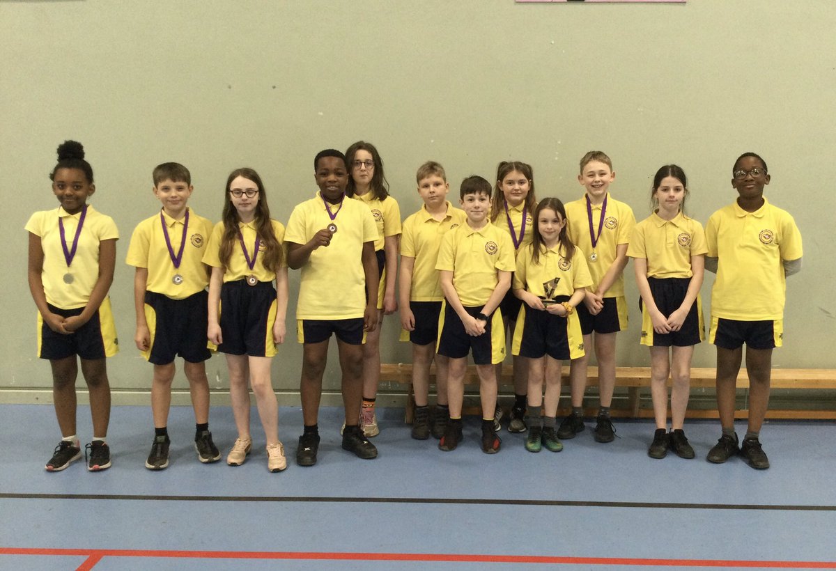 HollinPE's tweet photo. 🏆🥇🥈🥉🏸 Congratulations @HollinPrimary who today won the @MiddletonPSSA badminton tournament. We won 20 out of the 24 games played against other schools with our top pair winning 7/7 and two other pairs winning 6/7 to play each other for 2nd &amp; 3rd. Well done @bowleePE 👏👏 https://t.co/lfOhdSJUaH