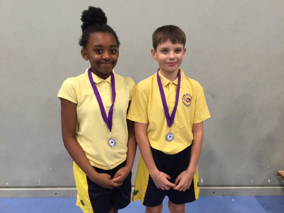 HollinPE's tweet photo. 🏆🥇🥈🥉🏸 Congratulations @HollinPrimary who today won the @MiddletonPSSA badminton tournament. We won 20 out of the 24 games played against other schools with our top pair winning 7/7 and two other pairs winning 6/7 to play each other for 2nd &amp; 3rd. Well done @bowleePE 👏👏 https://t.co/lfOhdSJUaH