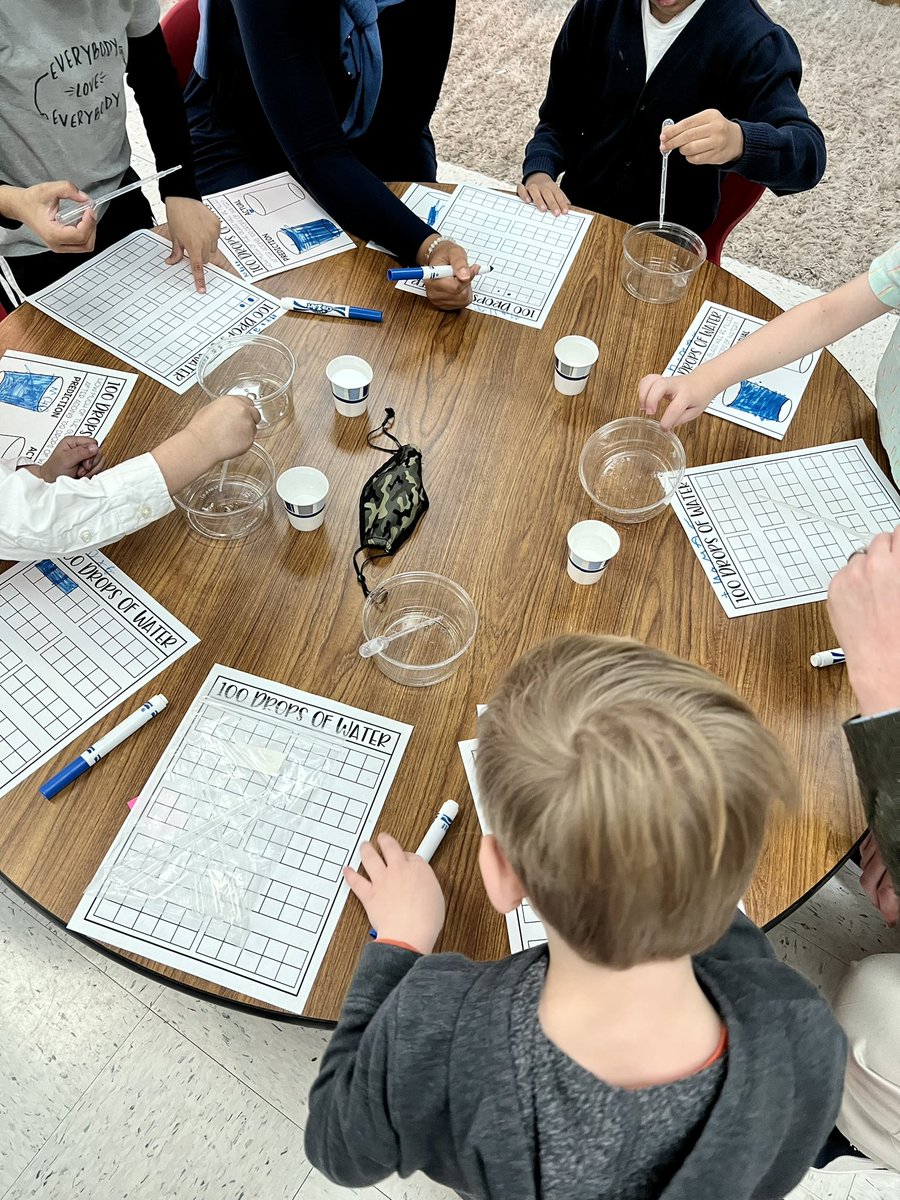 mrstaylor0's tweet photo. 100 drops of water, reading 100 sight, and 100 licks to see if we could get to the center of a tootsie pop! HAPPY 100th DAY OF SCHOOL! @SweetAppleES https://t.co/scNKaJgpxN