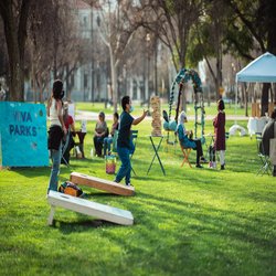 sjparksandrec's tweet photo. #PRNSBest Placemaking Team’s KnitFest 2022 brings a creative and colorful activity for artists to add beauty to St. James Park! Read more here: https://t.co/70iWEMQMVS https://t.co/CzH0x79iCi