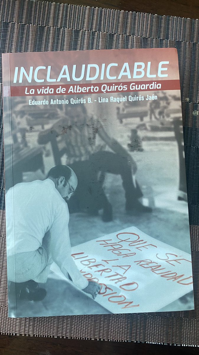 d_montenegro11's tweet photo. Rescate mi libro, el cual cuenta la vida del Maestro Alberto Quiros Guardia, que tuve el privilegio de ser su alumno, nos enseñó técnicas de comunicación y locución en su apacible hogar. 

Nunca olvidare sus anécdotas y la forma de guiarnos. #inclauicable https://t.co/nxSP0htaUt