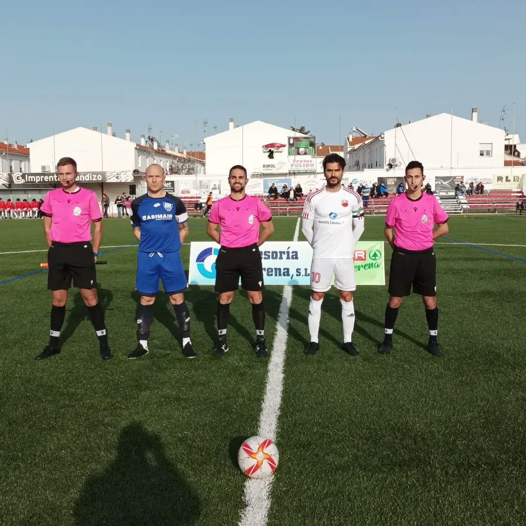RaulParraPino's tweet photo. 3°Llerenense VS Olivenza
Vamos⚽⚽ https://t.co/n9rObJaWyq