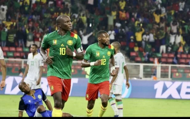SeneGabon's tweet photo. [Sport] #CAN 2021 : le Cameroun bat les comores 2-1 et se qualifie en quart de finale 

Les Lions indomptables ont battu les Coelacanthes qui ont été contraints de jouer avec un défenseur au goal et très vite réduits à 10 joueurs, ce lundi 24 janvier 2022.
#AGS_Tv_Gabon_Sénégal https://t.co/sun1nhj5PI