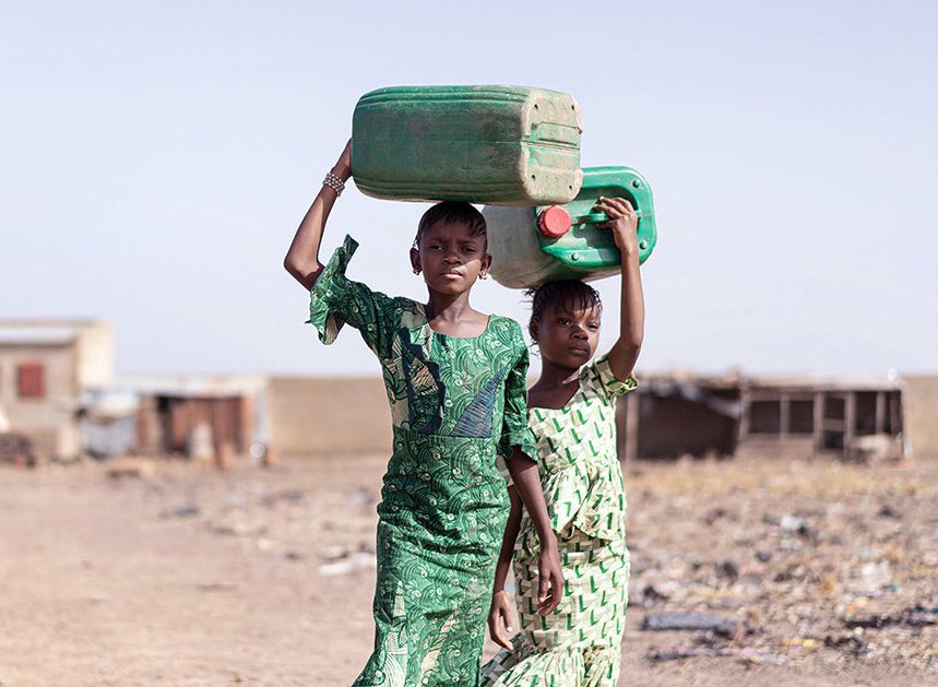 "Mars'ta su arayabiliyorsun ama Afrika'ya su götüremiyorsun."

Tarih; uygar olma değil, insan olma eksikliğini yazacak...