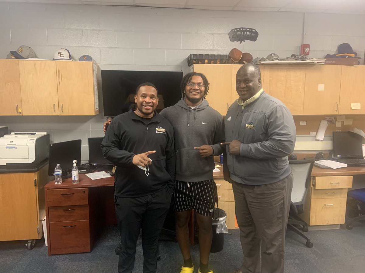 TreylonWilliam2's tweet photo. #AGTG THANK YOU @CoachBurton1 @tmiddie @AlvinFosselman for stopping by and blessing me with a PWO OFFER ‼️🟣🟡 @cooper_nevon https://t.co/Rc6A58kuhS