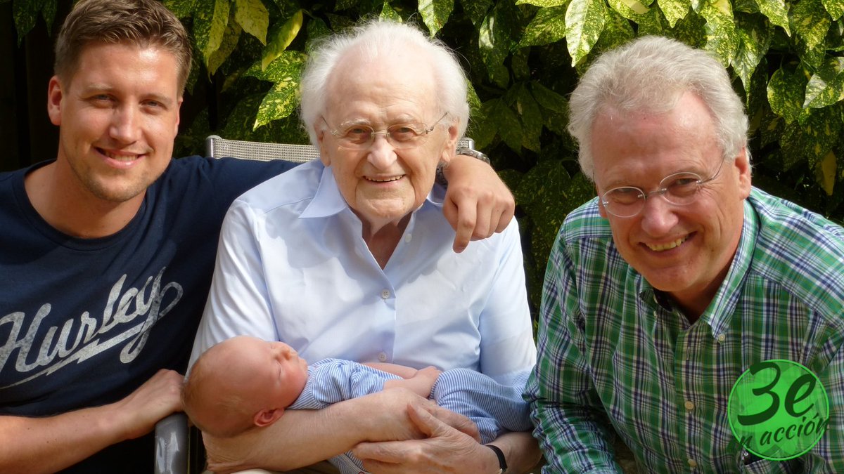 Feliz día y GRACIAS a todos los padres y abuelos. 

Sois una escuela de vida, una pieza fundamental para los hijos y la familia. 

Buena parte de lo que somos ahora, es gracias a vosotros. 

#diadelpadre #19defebrero #sanjose