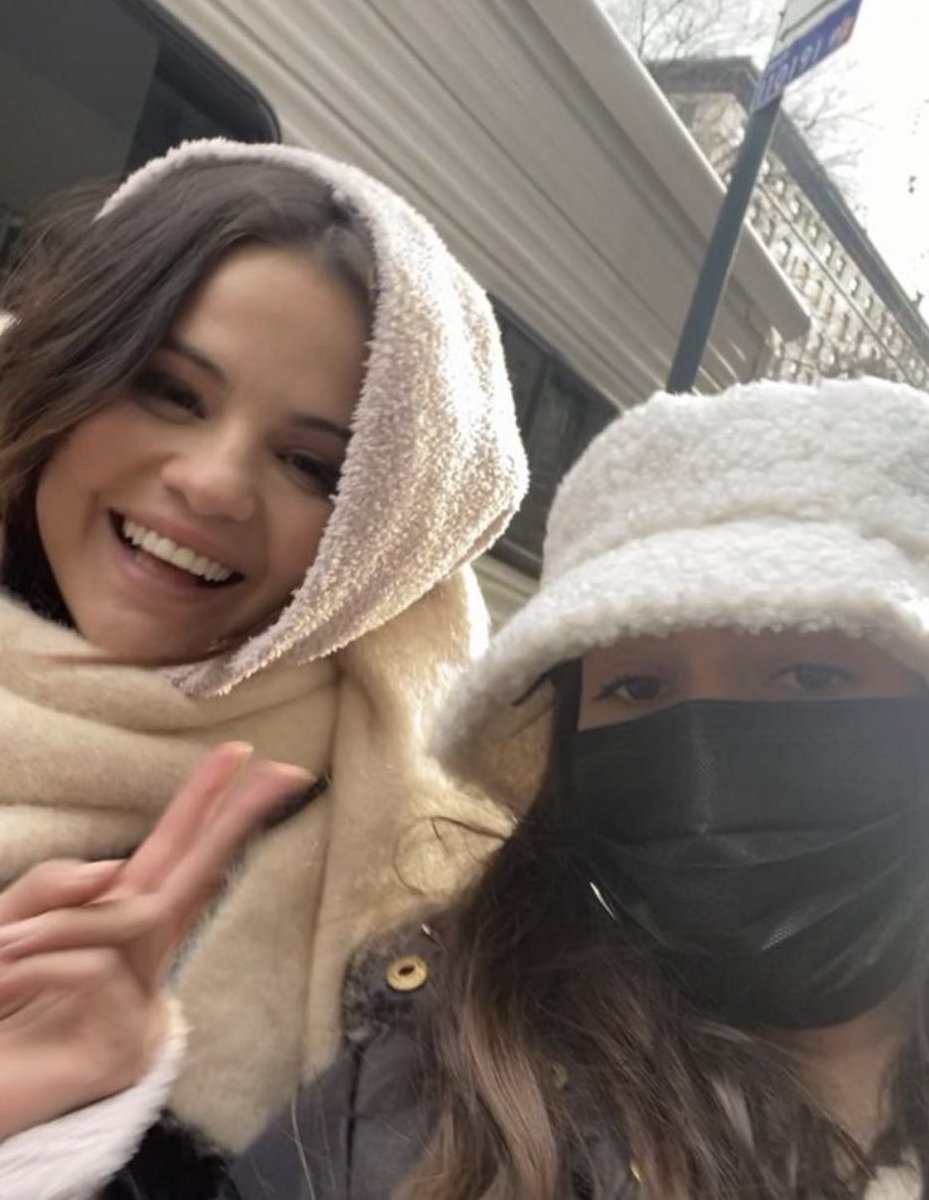 selenacherries's tweet photo. LA CARITA SALIÓ HERMOSA MI VIDA POR SELENA https://t.co/9bT1yUZrNa