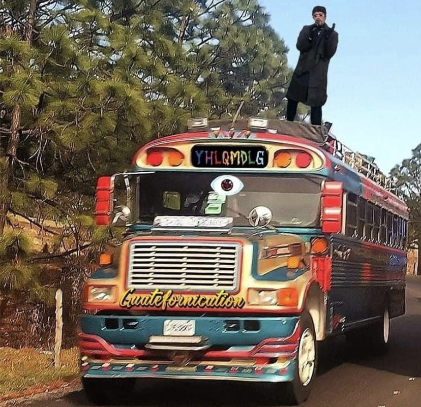 castro_manueel_'s tweet image. Bad Bunny llegando a El Salvador 🤣🥵🔥🇸🇻