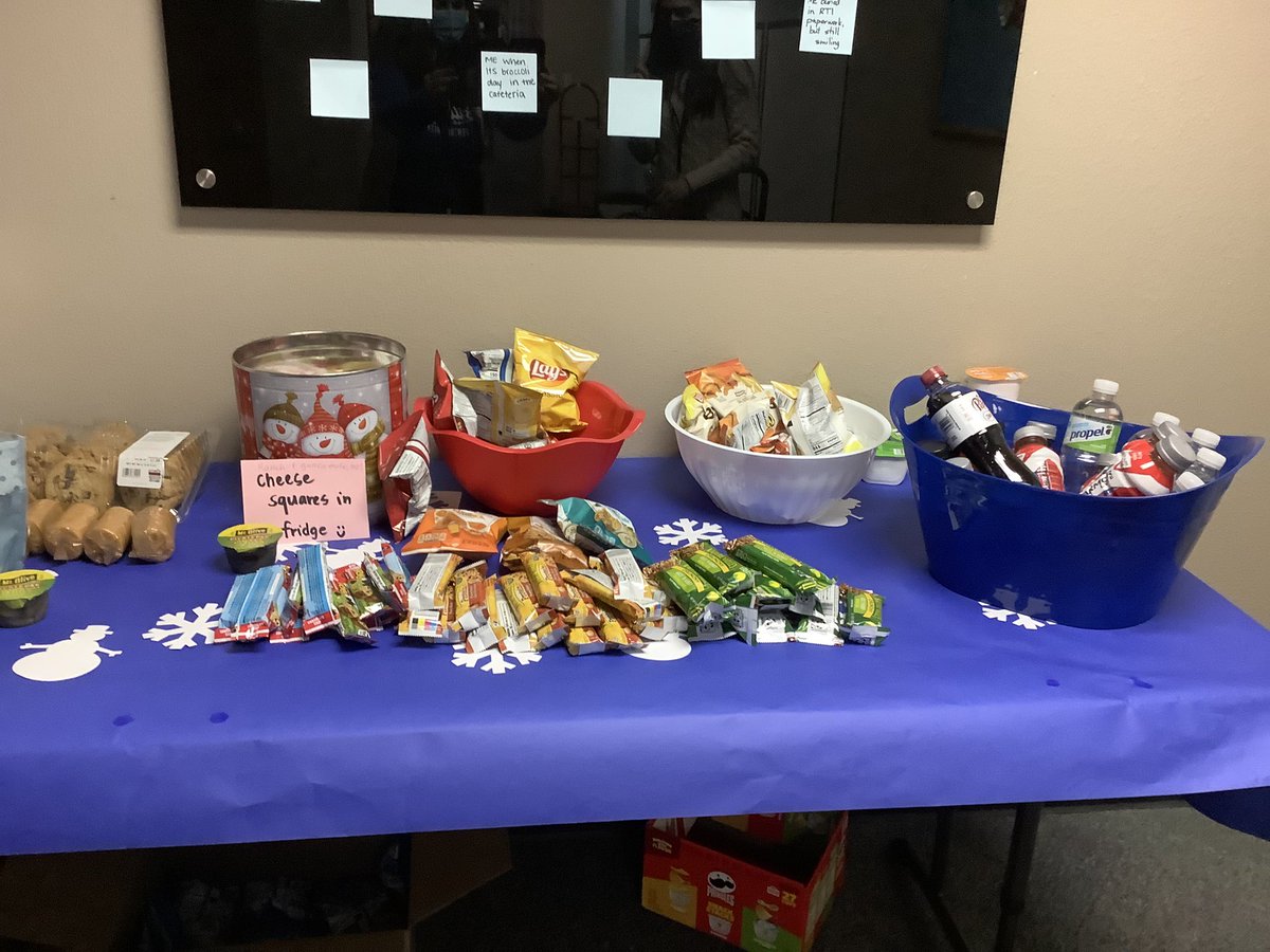 Awilkdce's tweet photo. These 3 things set a positive tone for me today! @DCEtrailblazers  A great family circle time, snacks provided for the staff, and a great team. ❤️ @MrsDayDCE @MsLShepherd @Velazquez2nd #DCEpositivity https://t.co/m1vWO6hfi7