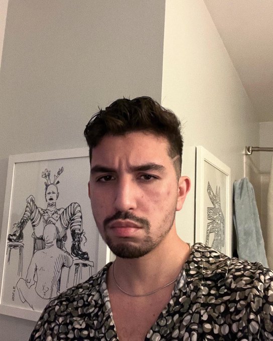 Watch that bitch's leaked NSFW photo on TwXstars