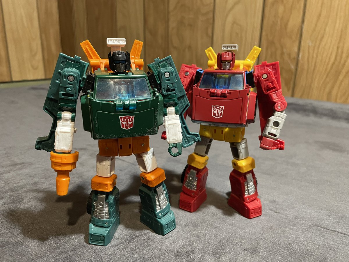 ImpulseDrive97's tweet image. Today, we’ve got the G.I. J- er, Diaclone mech himself, Lift-Ticket! 

This might be recency bias, but this is the best version of the mold yet! He’s such a vibrant red, &amp;amp; the vehicle details? Lovely. 

A perfect start to the Legacy collection!

#transformers #legallyobtainedtoy