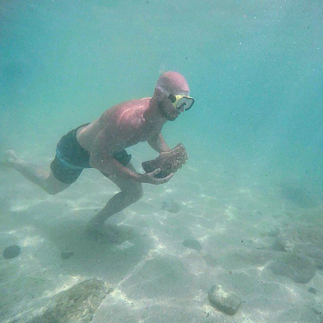 Do you even train for underwater make out sessions?! @KissaSins 🤿 😘 https://t.co/ZTExbtvKbY<a href="/tag/mvsales"class="tags"><span>#mvsales</span></a>