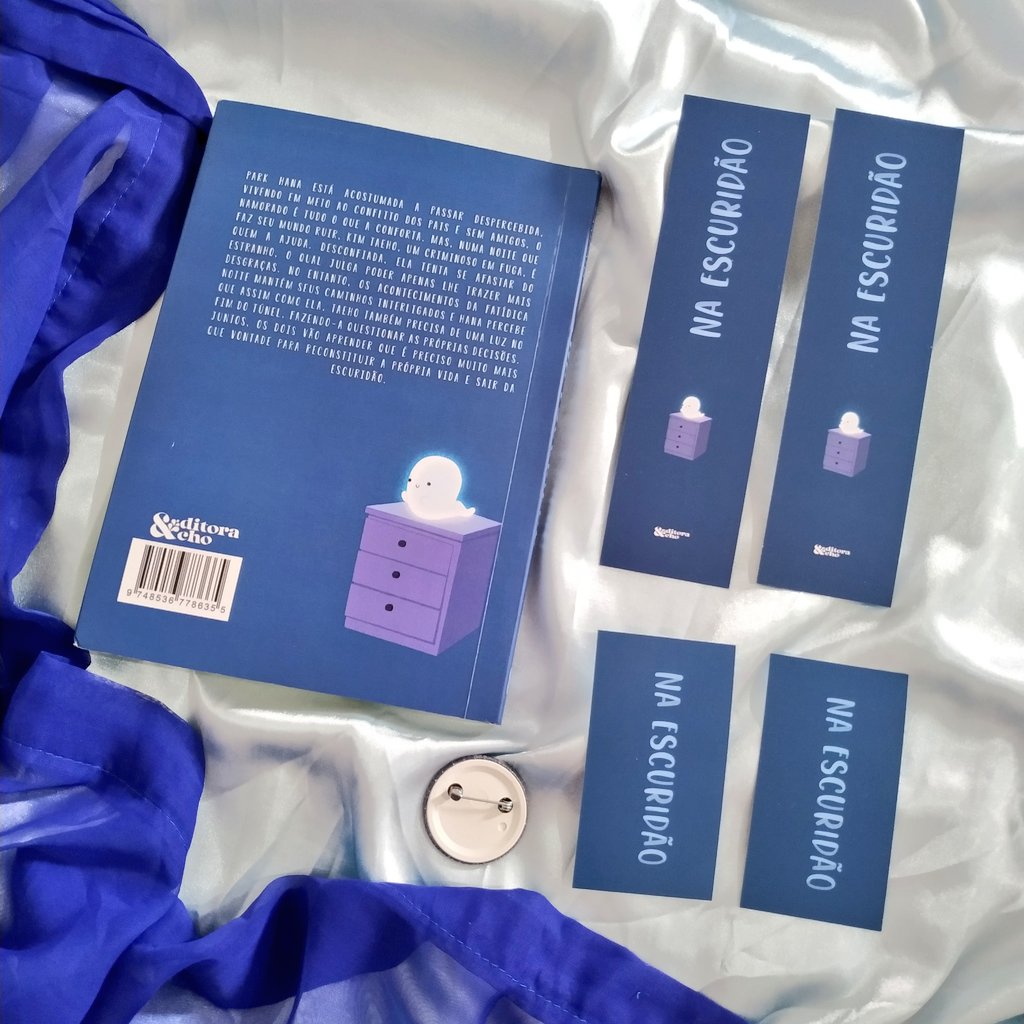 meninadojardim's tweet photo. [📚] O livro da @goovintage chegou e eu estou apaixonada! 💙 Sou suspeita para falar da cor, porque amo azul, as ilustrações estão lindas (@ilustratam impecável), tudo encantador! Vou reler a história com um sorriso bobo. Parabéns, Mandyyy! @editoraecho 💌🌿 https://t.co/bhNYWhYTVY