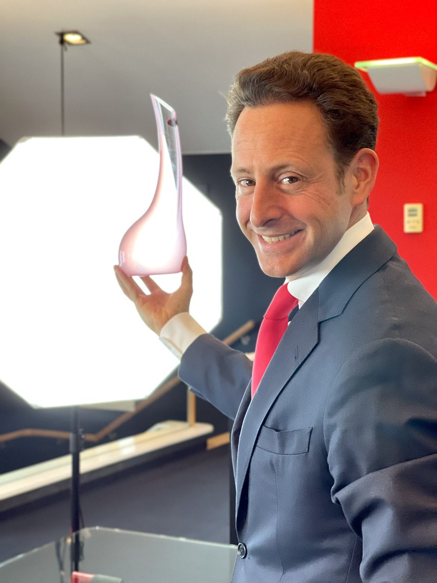 It’s the RIEDEL CORNETTO decanter in Pink! The art of decanting Wine ❤️