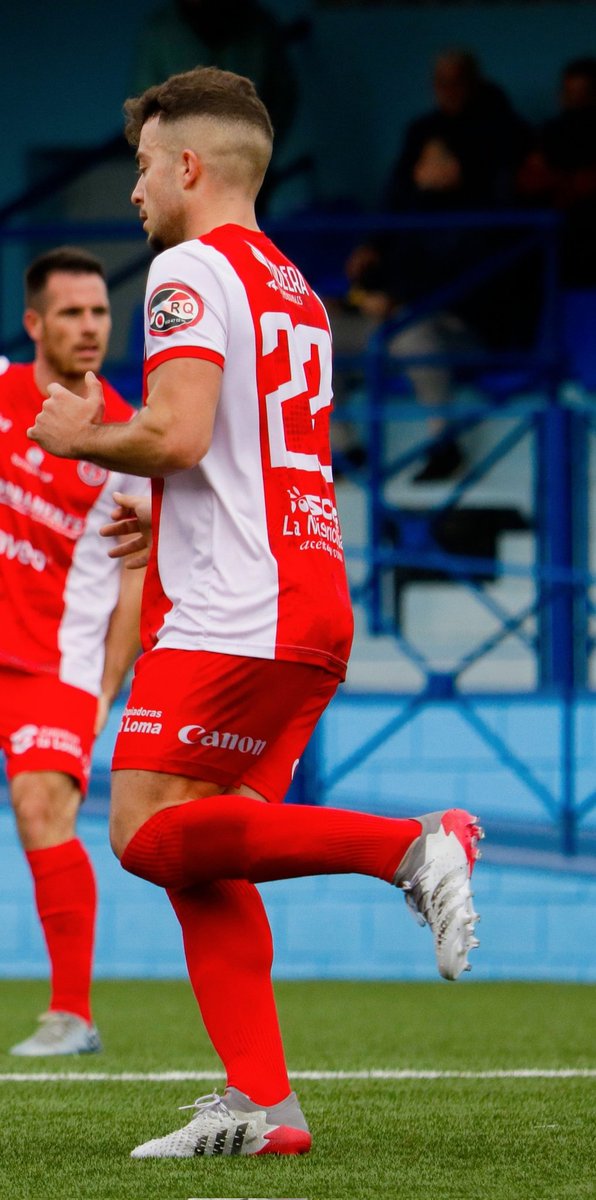 PUltraswin's tweet photo. Increíble lo que este chaval está dando en el centro del campo,coraje ,garra,da el 110% en cada partido!!GRACIAS POR LUCHAR ASÍ POR ESTE ESCUDO. https://t.co/AZBbhUgNOD