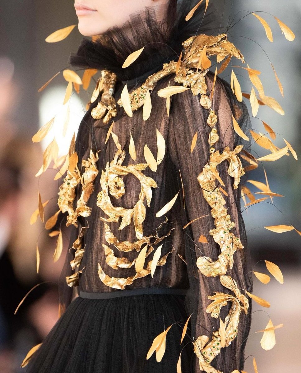 ayerhsmagazine's tweet image. Divine details at Schiaparelli Couture