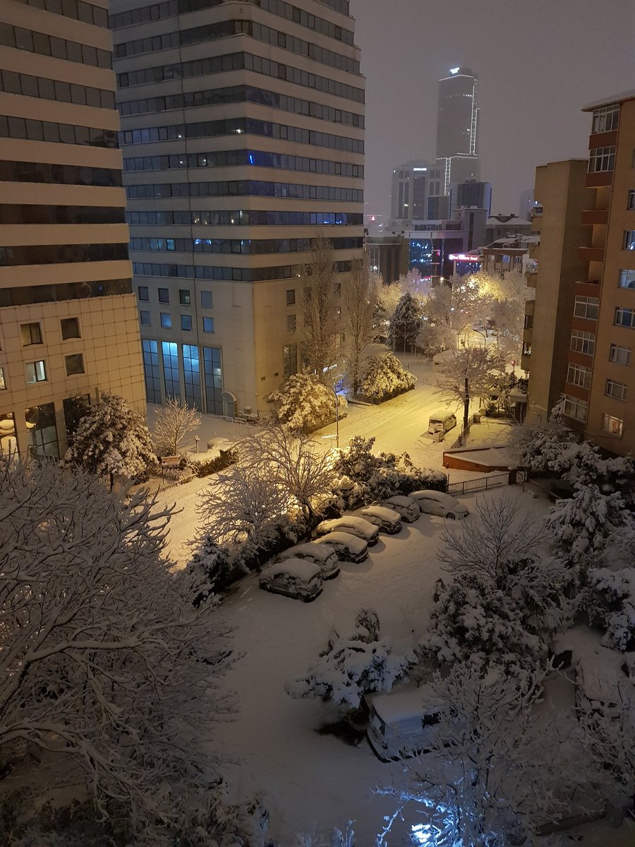 ISTNormalAdam's tweet photo. #ataşehir #karmanzarası #gece #huzur #viski #dimplescotch https://t.co/jKZBo1LdsY
