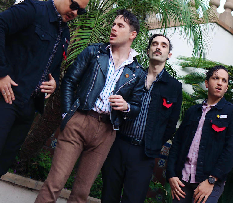 djkidgorgeouspe's tweet photo. Just discovered a cool band via a collab with @thesmallhands_, I'll be adding #RunwithHounds to #MusicMelange!
Are YOU an #indiemusician, especially #BIPOC, who'd like your music featured/promoed FREE (no pay for promo!)? Genre doesn't matter! DM me. #twitch #twitchstreamer https://t.co/orYffUyiWx