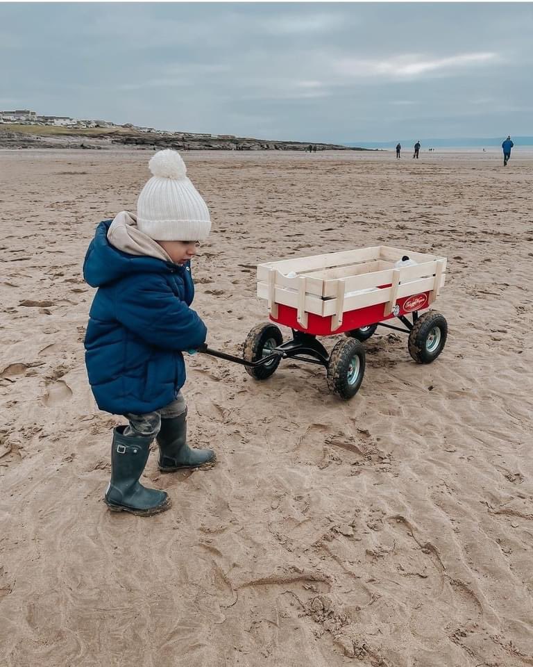 tobywagonsUK's tweet photo. Thanks @alittlepieceofeden for sending us these great photos. Nothing like a winter day on the beach https://t.co/MjBj3kWQMc