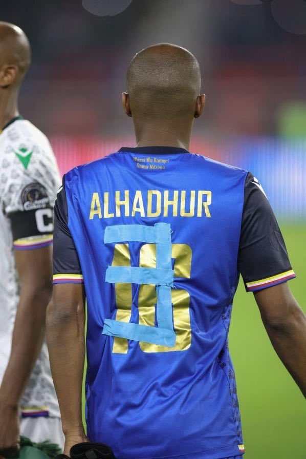 AzirDeLavau's tweet photo. Non y a pas à dire les Comores y sont vraiment aller à la dure https://t.co/rAELhLv84w