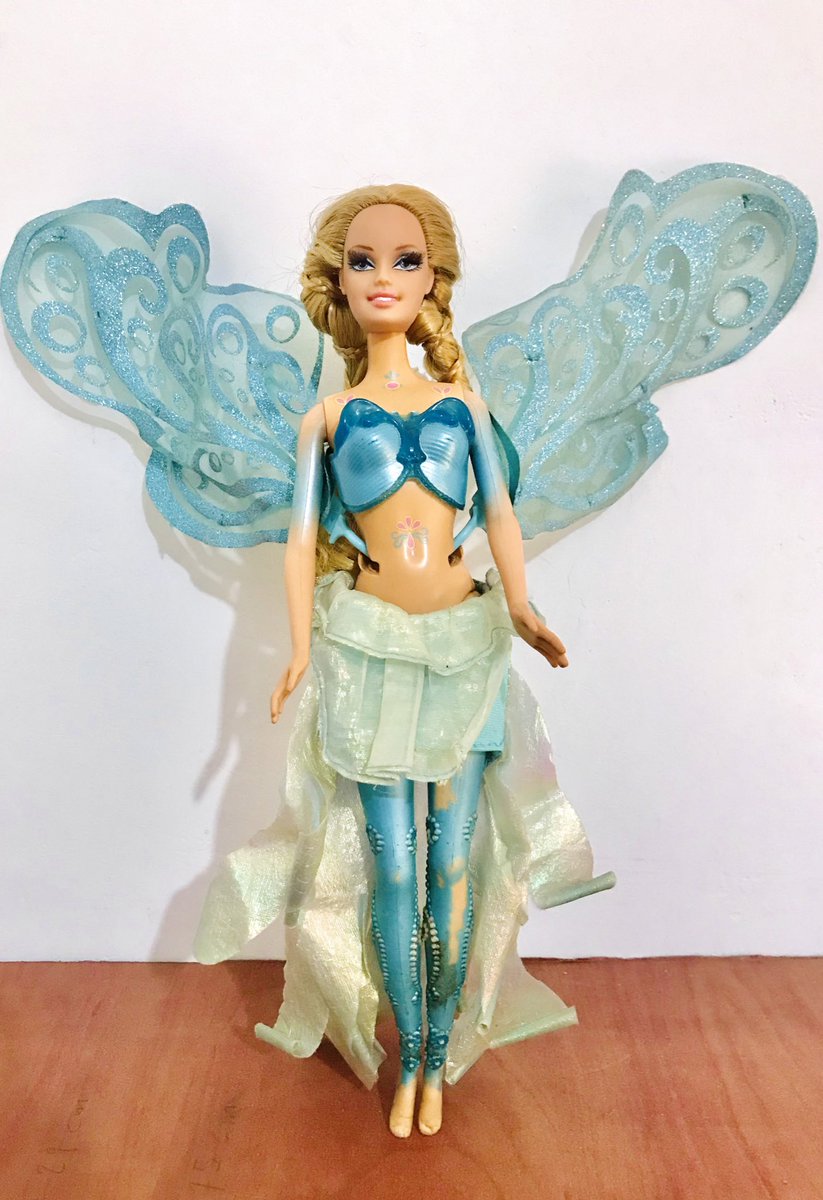 VArt2002's tweet photo. Necesito su ayuda, tengo varias Barbies pero lastimosamente las debo vender por cuestiones personales, saben donde puedo hacerlo ? Son originales y la mayoría tienen sus accesorios, claramente están fuera de sus cajas y las usé mucho pero en buen estado 🥺 por ejemplo estas https://t.co/3Ff3AdizHU