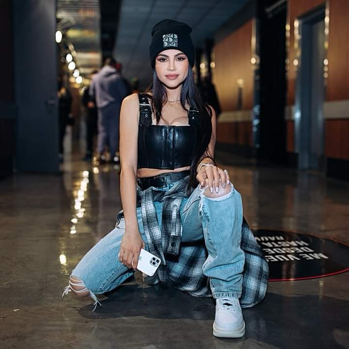 teamnattimex's tweet photo. 📸 "A cada paso voy partiendo la calle 🌪 #arrebata"
- Natti Natasha vía Instagram https://t.co/KEhssUuV4g
