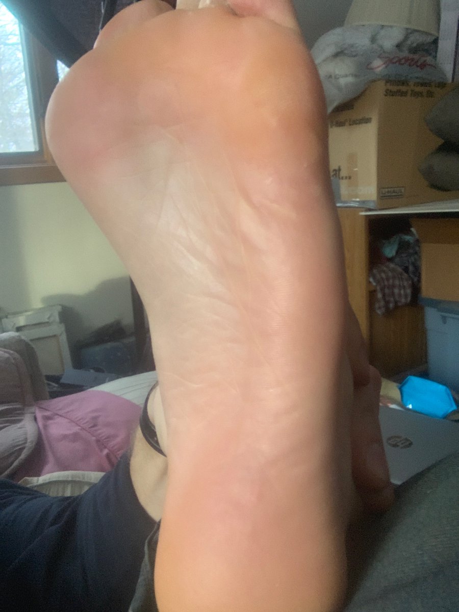 JeremyS90599098's tweet photo. It’s just too smooth... your tongue will just glide right up 👅👣😏
#feet #malefeet #smoothsoles #closeupsoles #footfetish #footworship https://t.co/kV5VVVBtWJ