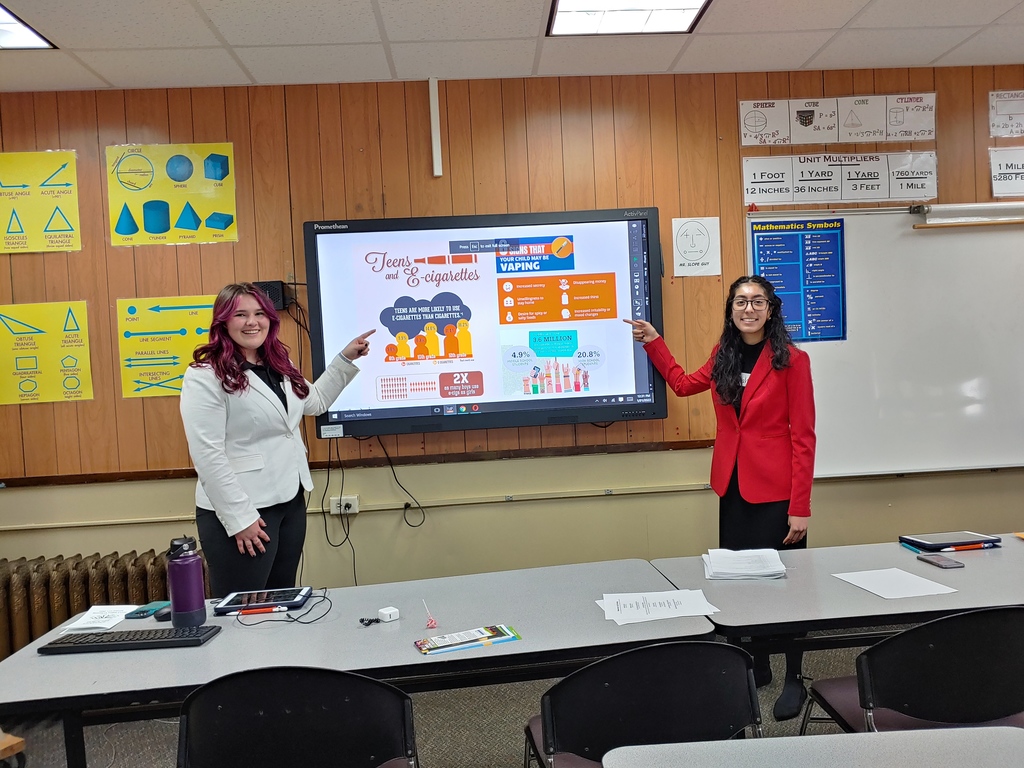 HarrisburgHigh's tweet photo. Harrisburg FCCLA/HOSA members in a partnership with the SD Health Connect are spreading #VapingKnowledge to Harrisburg staff and Region VI FCCLA members this past week. The presentation highlights the dangers and long-term effects of vaping. #tigerworks #tigerproud @sdfccla https://t.co/YfU4RKbLmg