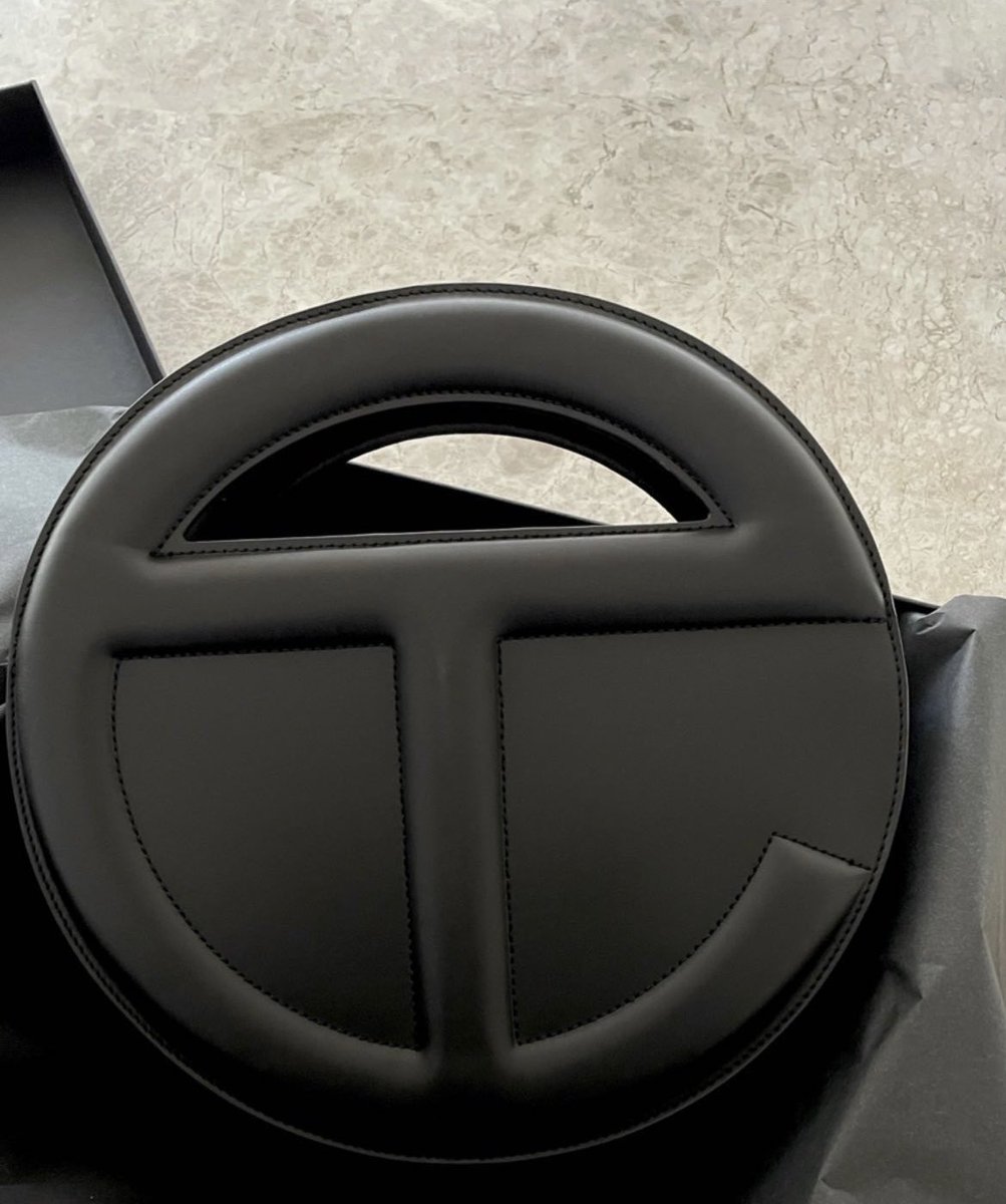 mefeater's tweet photo. #MEFDiscussions Telfar is reportedly dropping a new bag design this Thursday! What do you think of the new look? 🖤 https://t.co/xdpTfg2Snc