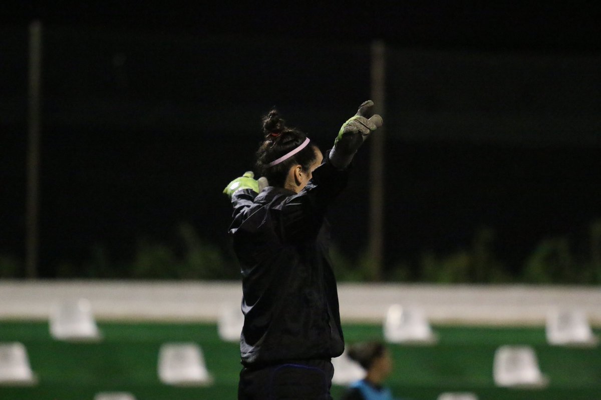 ¡Finalizamos el lunes! 👀

Y oye, @zenaiida21, ¿cómo queremos las gradas este miércoles a las 17:00? 🤔

𝗟𝗹𝗲𝗻𝗶𝘁𝗮𝘀 𝗽𝗼𝗿 𝗹𝗼𝘀 𝗱𝗼𝘀 𝗹𝗮𝗱𝗼𝘀, ¡𝗰𝗹𝗮𝗿𝗼 𝗾𝘂𝗲 𝘀𝗶! 😜

#FemarguínSPARGranCanariaUDGTenerifeB